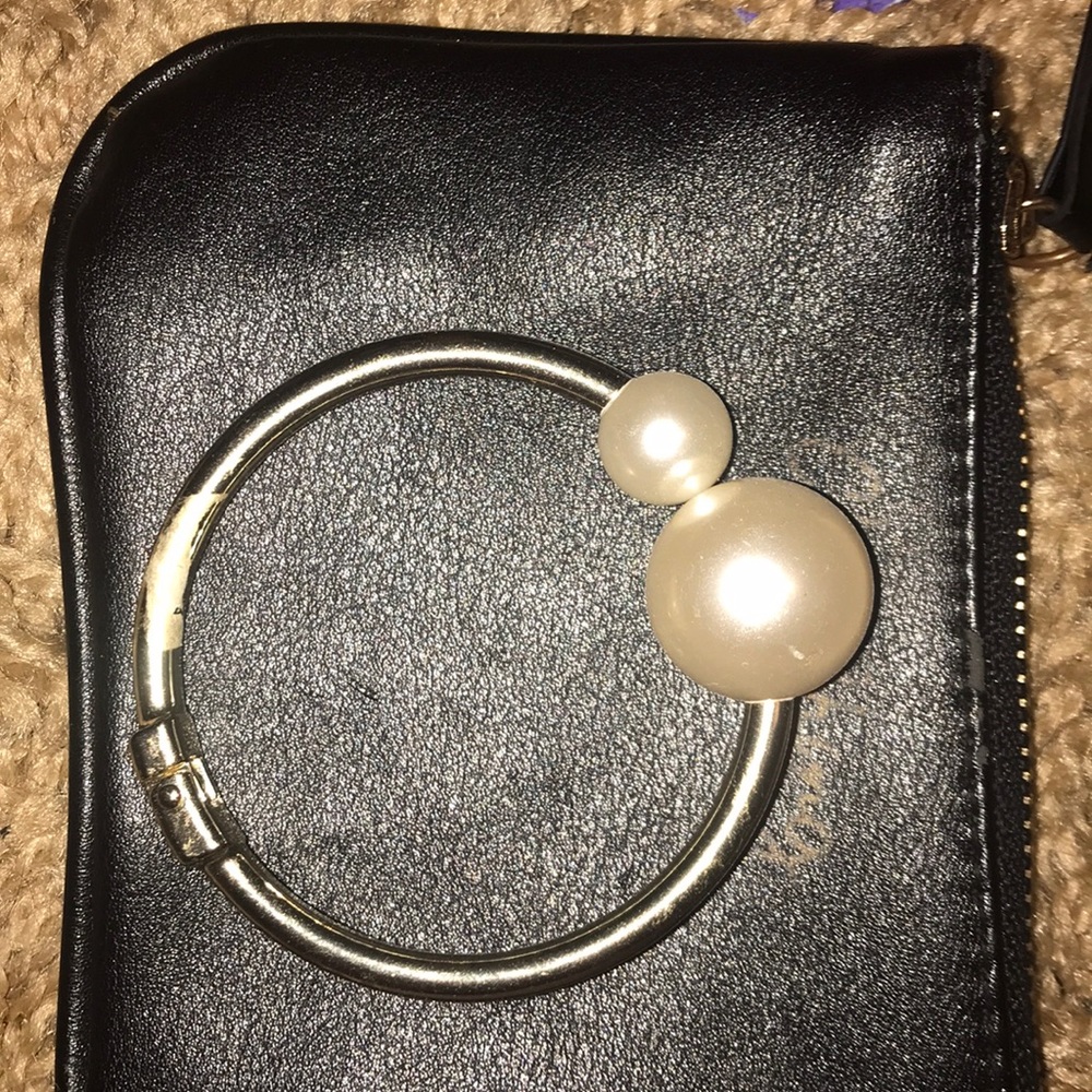 Super cute bangle with two faux pearls